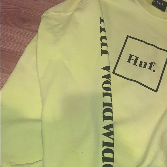 neon yellow hug sweatshirt - Picture 2 of 5